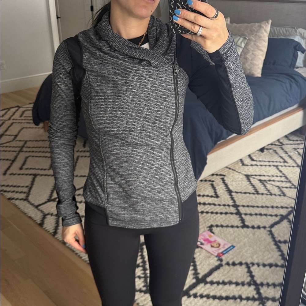 Lululemon zip up jacket size 6
